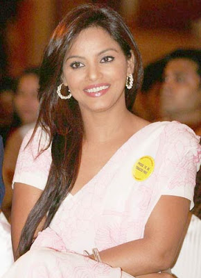 Neetu Chandra In Saree