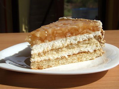 Tort de pere cu caramel de alune