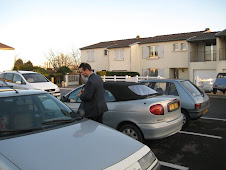 rico l'informaticien monte sur sa monture