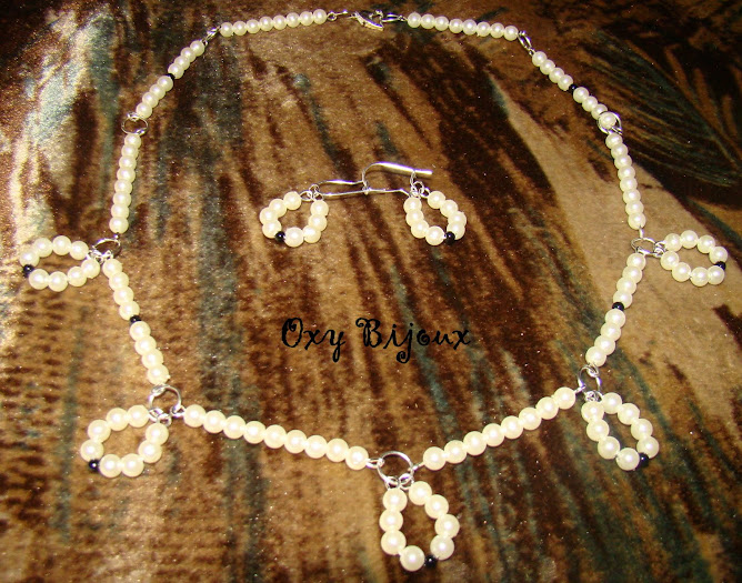 Set colier si cercei perle alb-negru (S19)- pret 17 lei