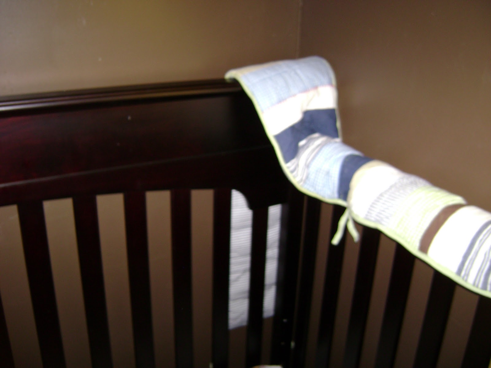 Crafting for Caitlyn Crib bumper to teething rail in 5 minutes or less!