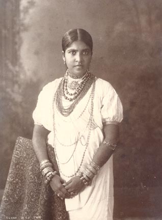 Kandyan Lady 1