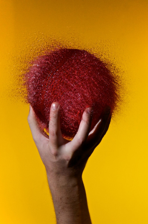 Randomnies: Amazing bursting baloons photography by Edward Horsford