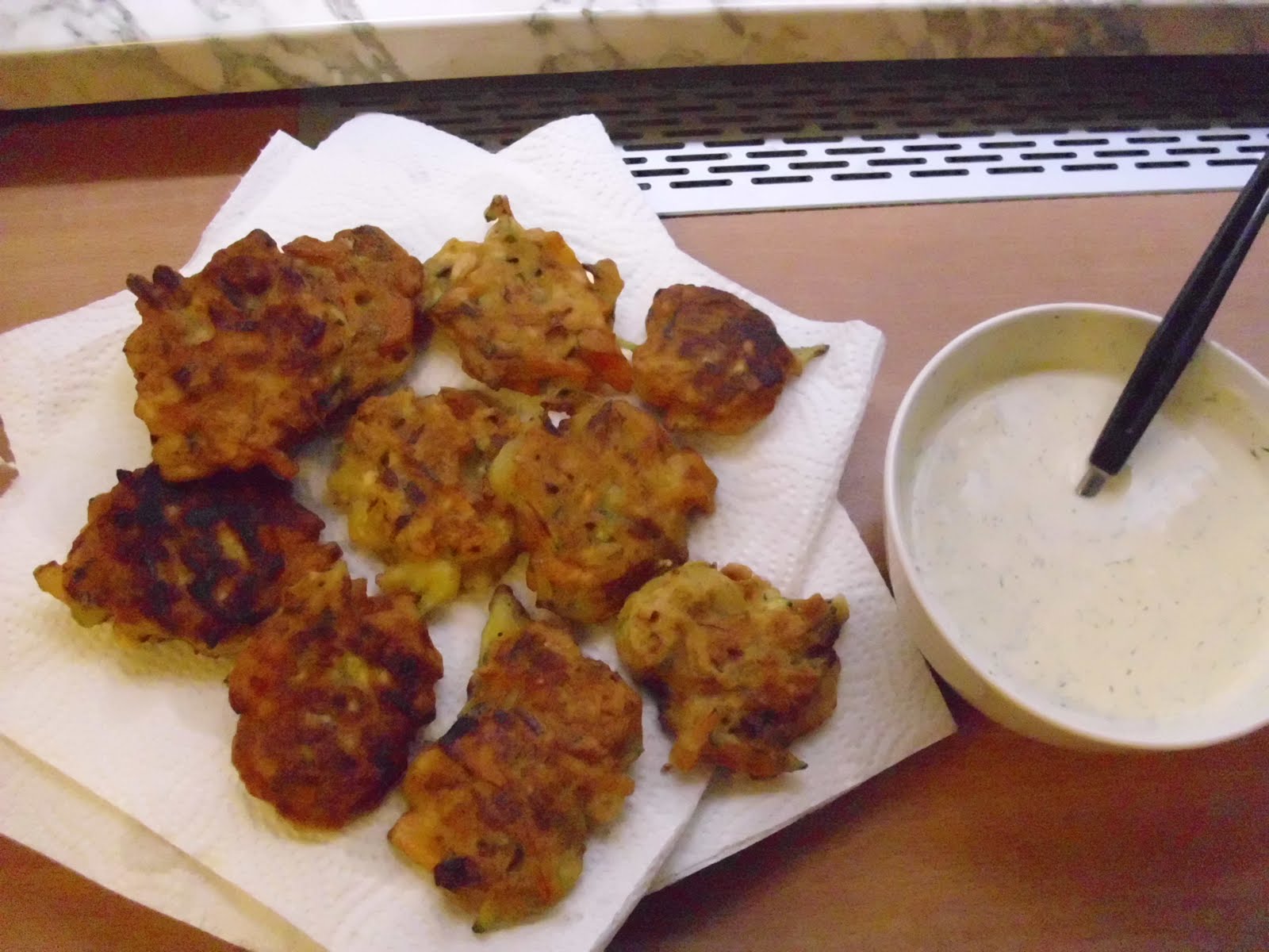 Katrins veggie life: Möhren-Zucchini-Krusteln mit Honig-Senf-Dip