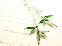 Stained Glass Inspired Wire and Resin Artistry / The Beading Gem