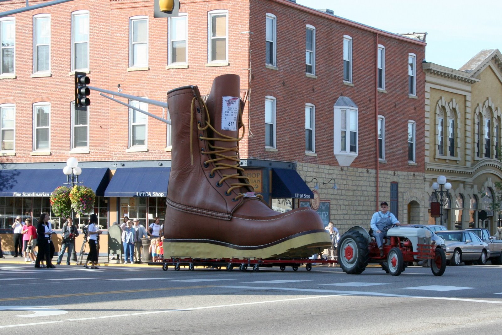 Weddings on the Mississippi The Big Boot Bridal Style