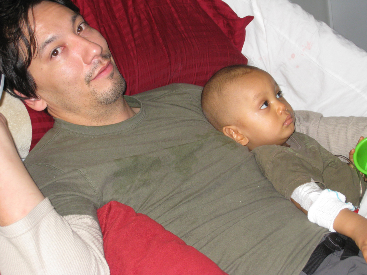 [Zen-and-Hunter-in-Bed.jpg]