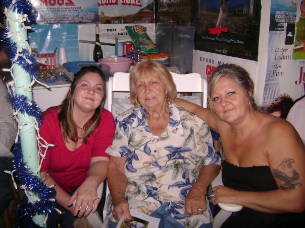 Maman, sa fille Anne et sa petite fille Lucie