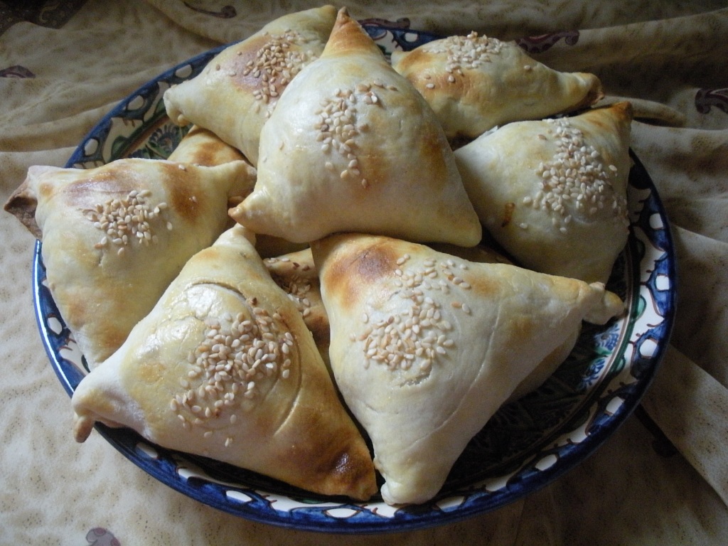 The Art of Uzbek Cuisine: Tugrama tovuq somsa (