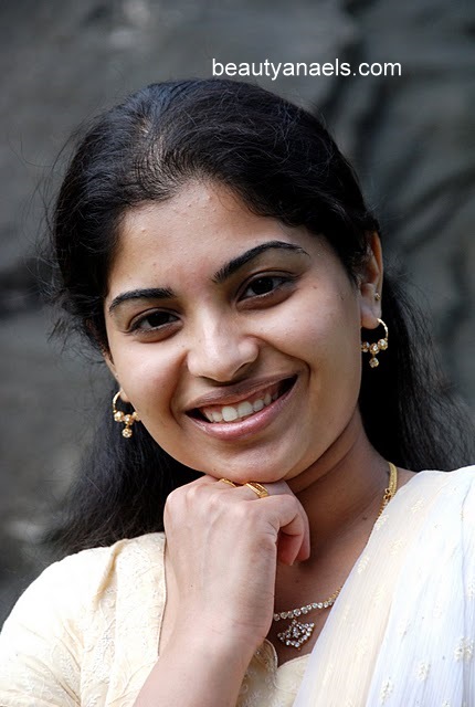 South Indian Actress Blue Film: Desi Mallu Aunty Photo South Indian Actress Blue Film: Desi Mallu Aunty Photo
