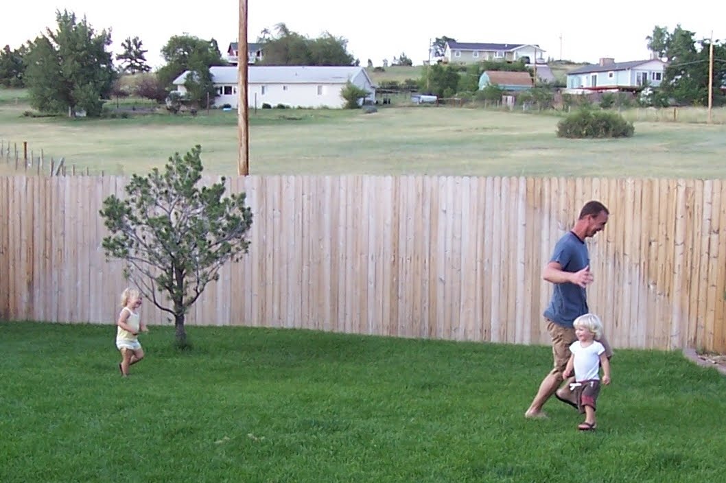 [tessa+and+tate+playing+with+dad.JPG]