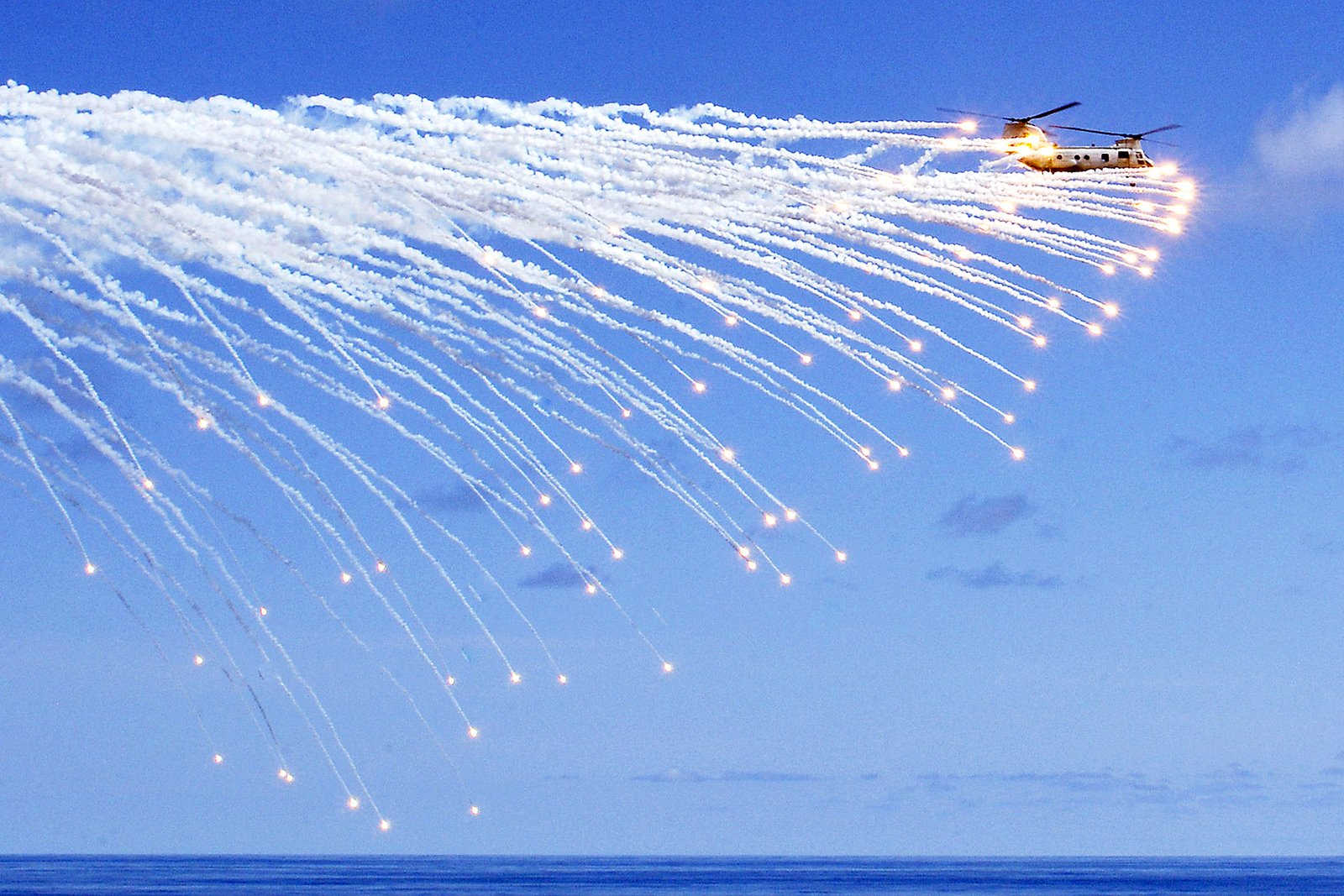 [phosphorus+bomb643B-069a.jpg]