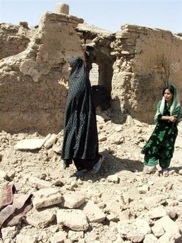 [remains_of_homes_after_us_attack.jpe]