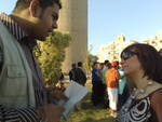 حوارى مع الزميلة أسر ياسر أثناء الوقفة للإستفسار عن موقف المدونين