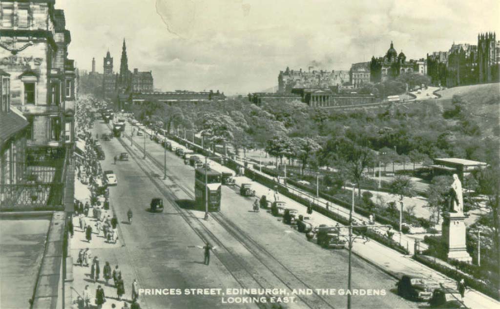 [Edinburghshire,+Edinburgh,+Princes+Street+and+Gardens+1955.jpg]