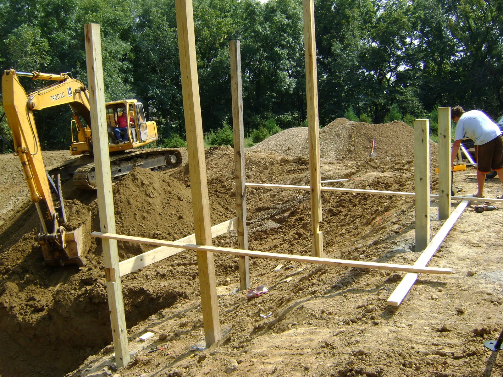 [pond+building+005.JPG]