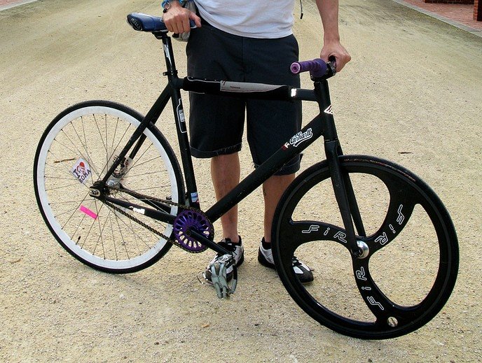 [2587666hhh682_9e88e715d4_b.jpg]