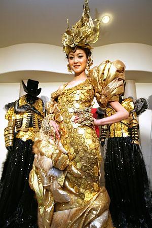 [gold-dress2.jpg]
