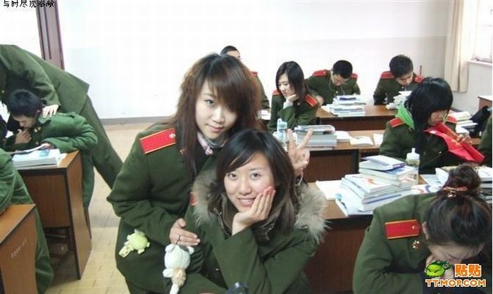 [china_army_girls_01.jpg]