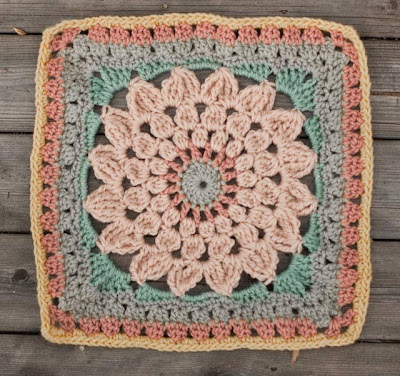 LISA'S GRANNY SQUARE AFGHAN Crochet Pattern - Free Crochet