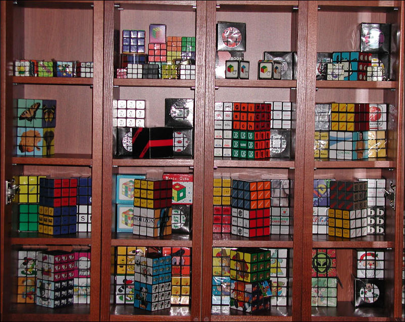 Collection hobbies. Кубик Рубика коллекция. Коллекция кубиков рубиков. Стеллажи для коллекции головоломок. Коллекция головоломок Рубика.