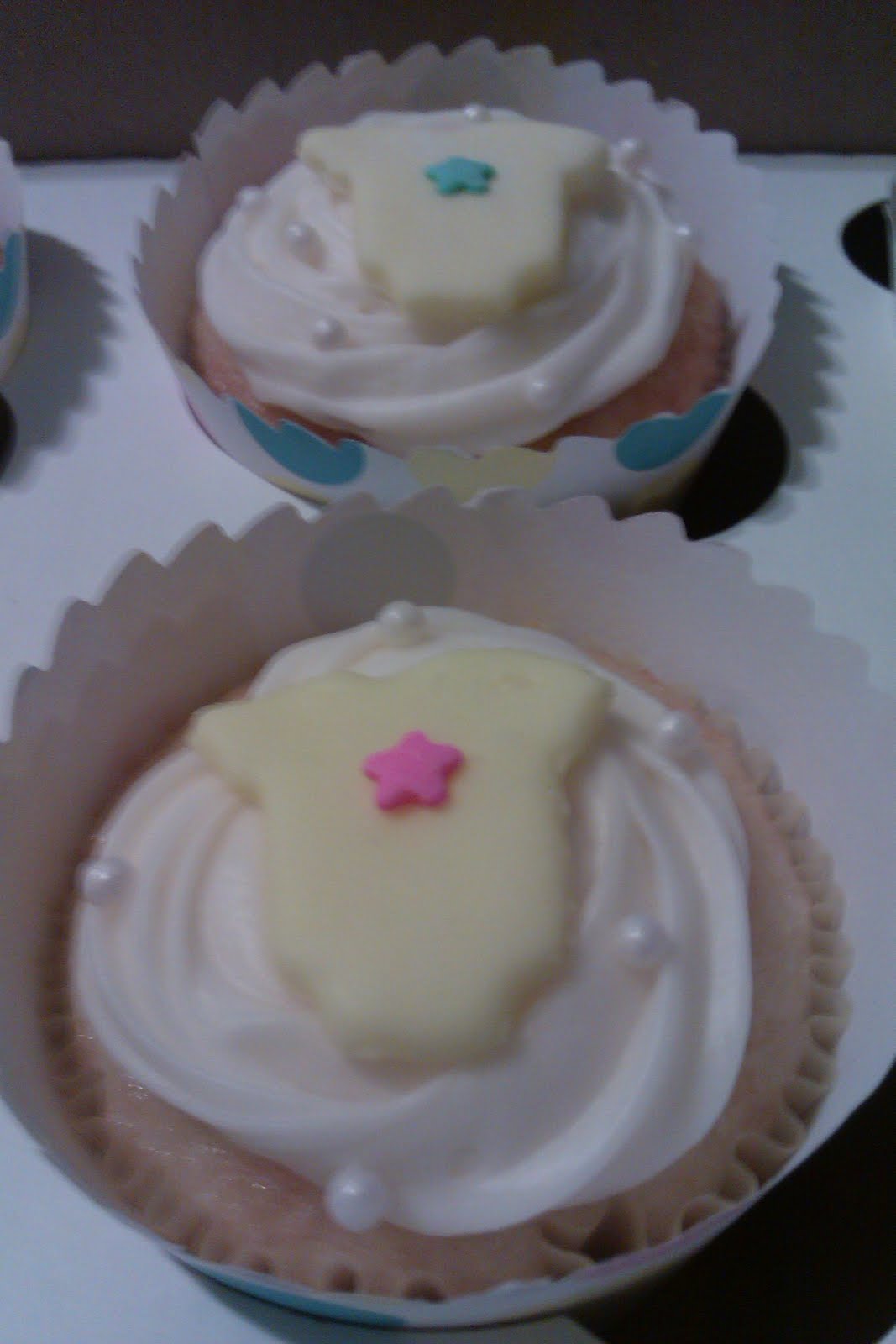c cakes Baby Gender Reveal Cupcakes