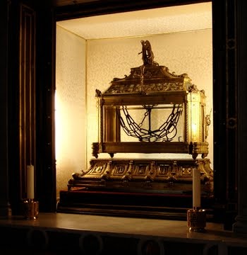 [chains+peter+3.jpg]