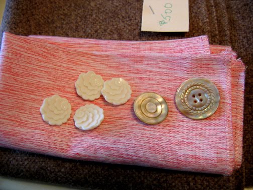 [buttons_and_wool.jpg]
