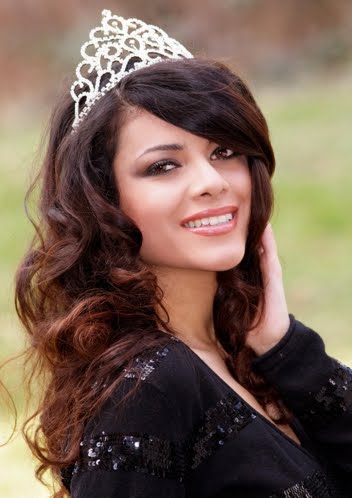 Zallascht-Sadat-Miss-Afghanistan-2010.jpg