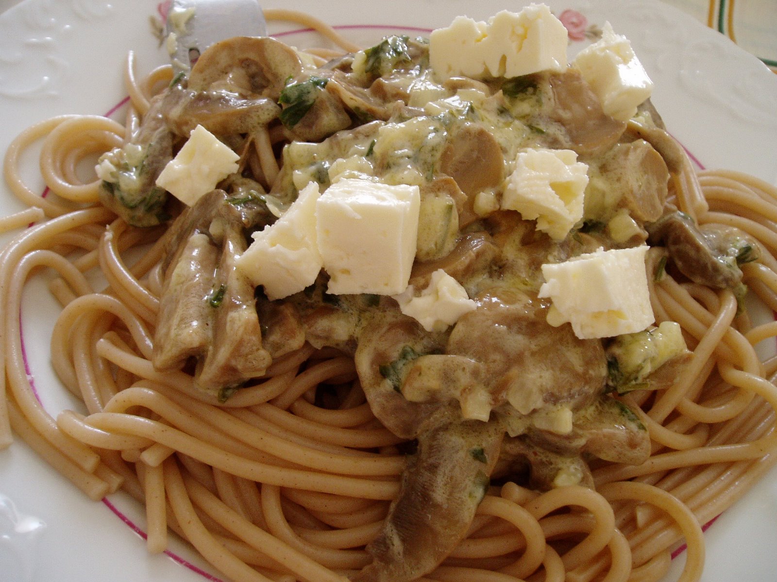 [Esparguete+e+molho+de+cogumelos.JPG]