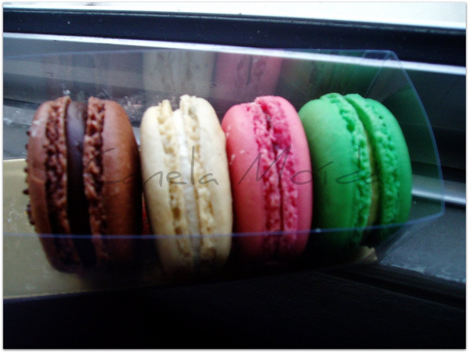 [Macarons+Picasa.jpg]
