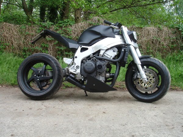 Стритфайтер мотоцикл Honda CBR 900