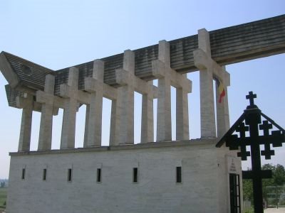 [monument_aiud1.jpg]