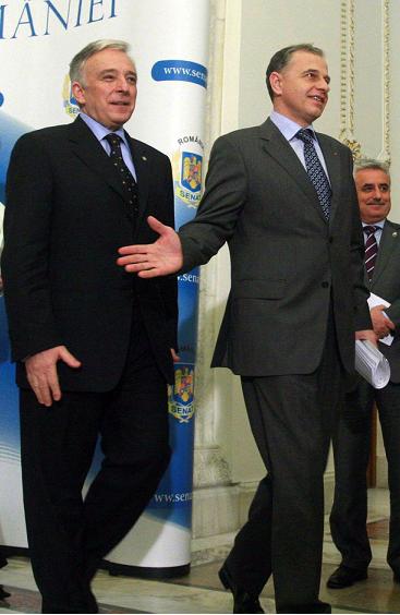 [isarescu+geoana.jpg]