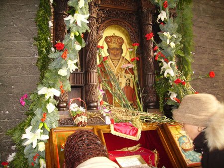 [Mana+Sf+Nicolae+la+Bucuresti.bmp]