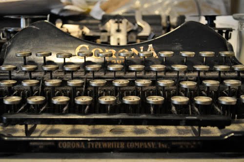 [typewriter+closeup.jpg]