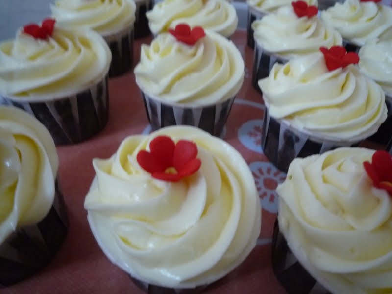 ~Liza's Yummy Cakes~: Kek perkahwinan tema merah.