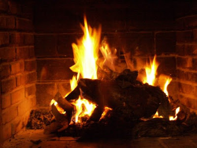 VitoPtah: Junto al calor de la chimenea