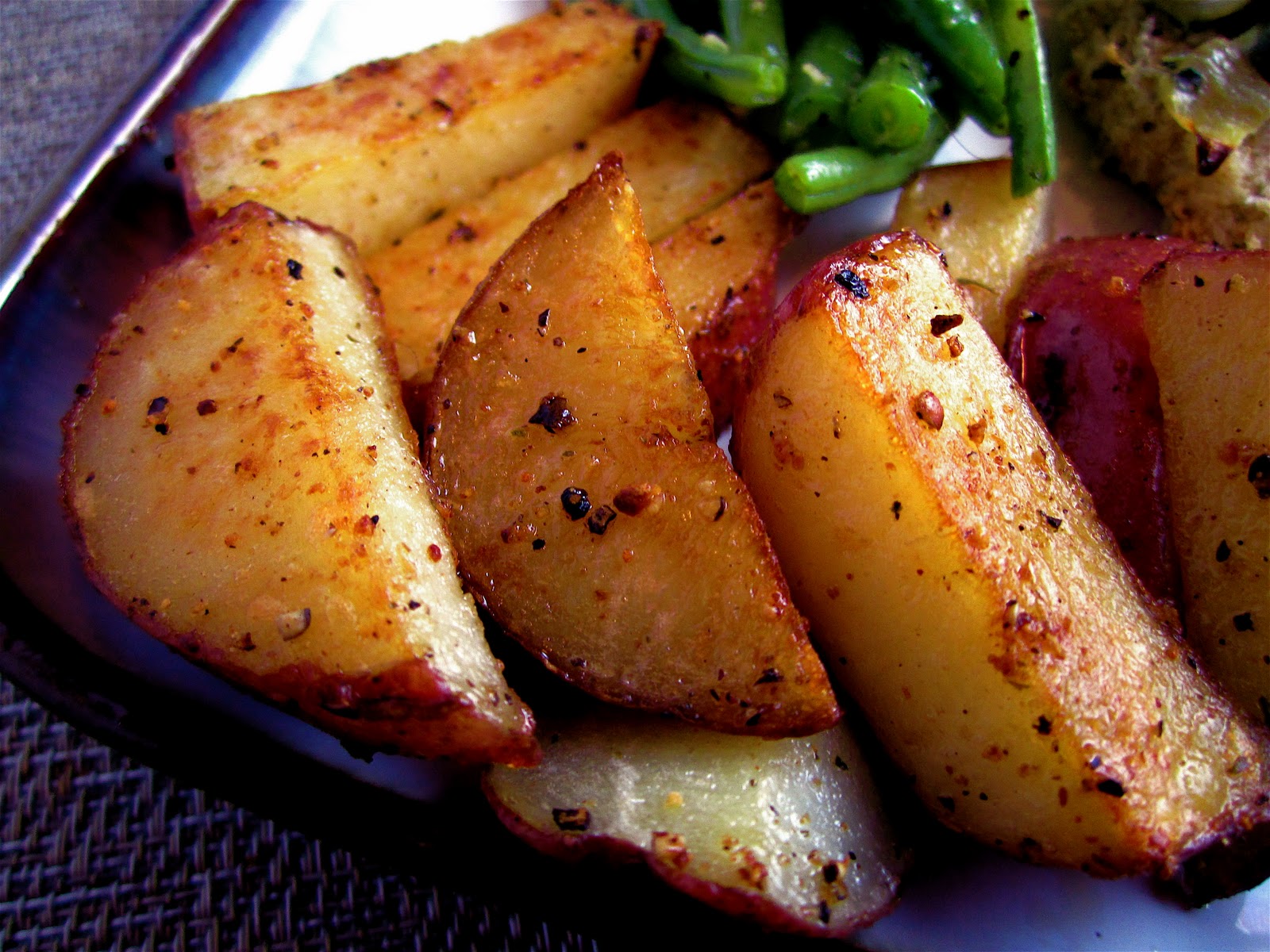 Potato dish. Potato dishes. Синяя картошка блюда. Картофель Криспи. Ramp Potatoes dish.