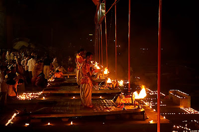 [varanasi042-v.jpg]