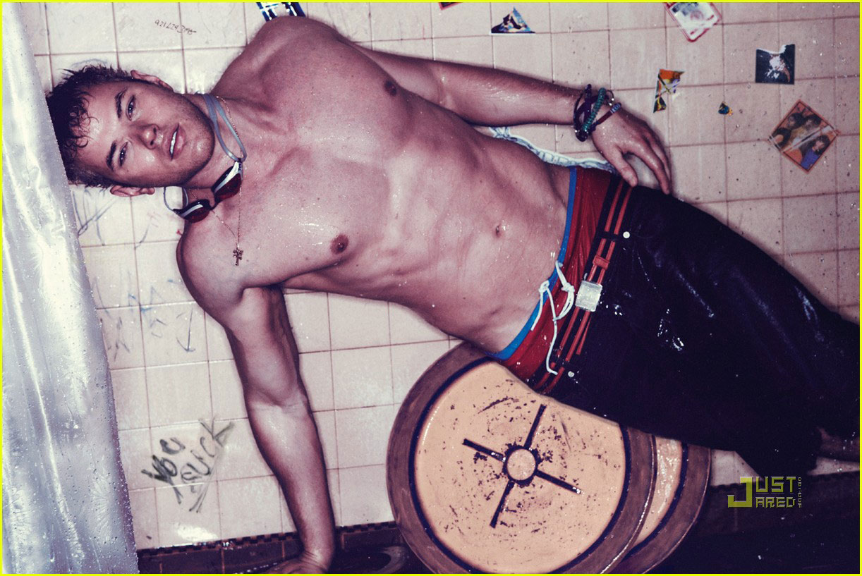 http://1.bp.blogspot.com/_rQHTUoyDmL0/S8X10CQ9guI/AAAAAAAAEhQ/OSOTFjGjKu4/s1600/kellan-lutz-shirtless-interview-magazine-01.jpg