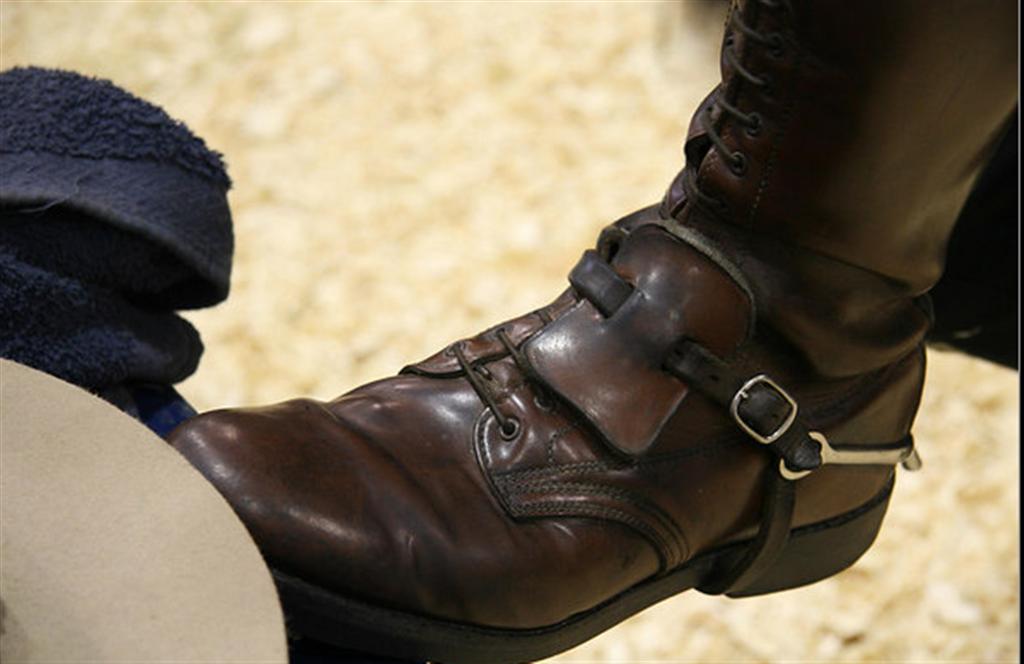 menstache boots