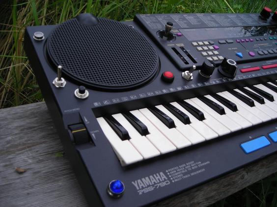 MATRIXSYNTH: Spunkytoofers circuit bent yamaha pss790 vector synth