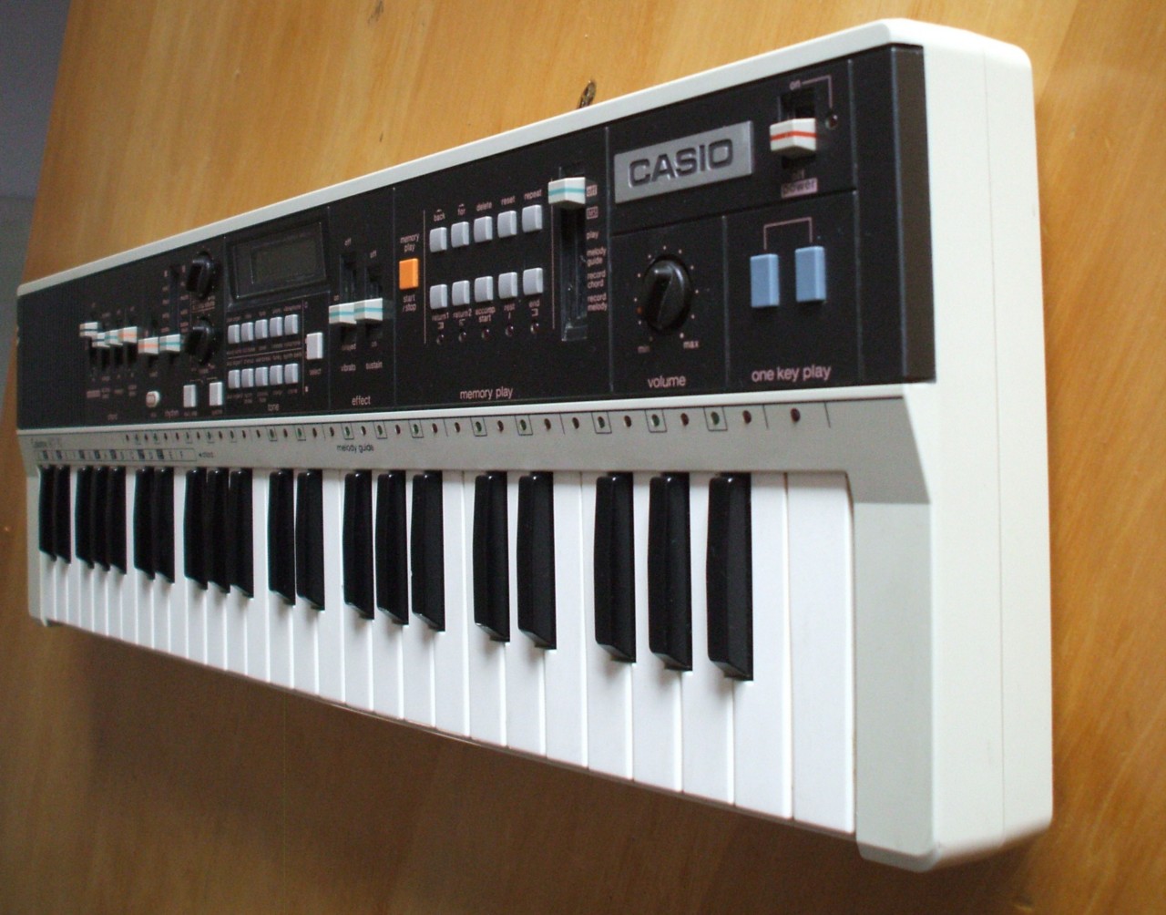 カシオ　Casiotone MT-70