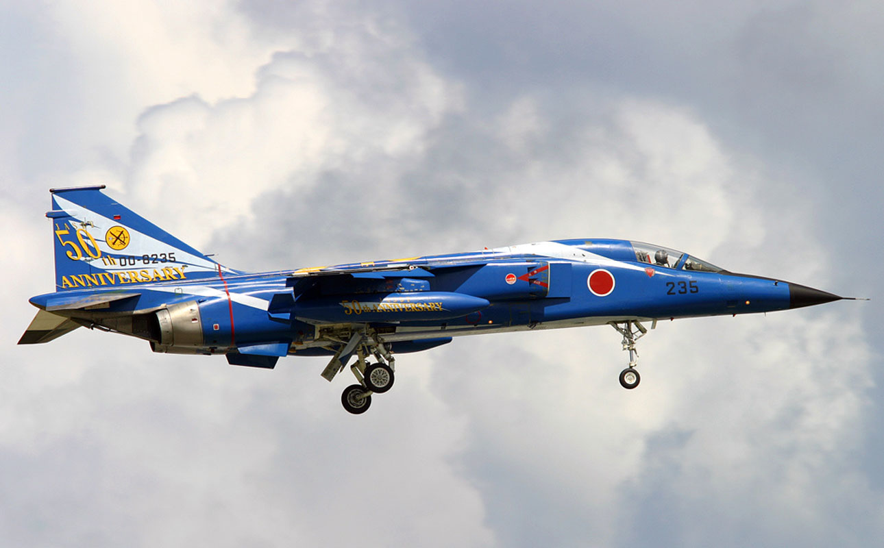 nhungdoicanh Mitsubishi F1