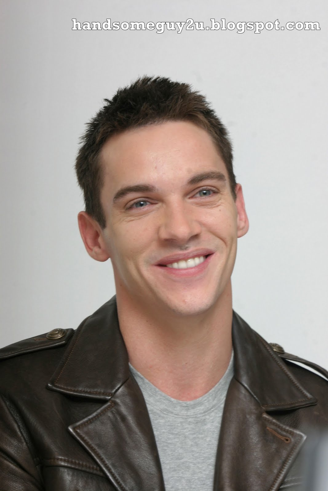 http://1.bp.blogspot.com/_rVJ5MmyyJR0/S9HGagJfmtI/AAAAAAAAA_8/t7Ar6QLn4CI/s1600/Jonathan+Rhys+Meyers+17.jpg