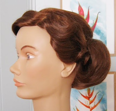 I think this style makes a perfect Spring wedding vintage hairstyle