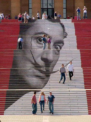 Escaleras estampadas con la imagen de Salvador Dalí