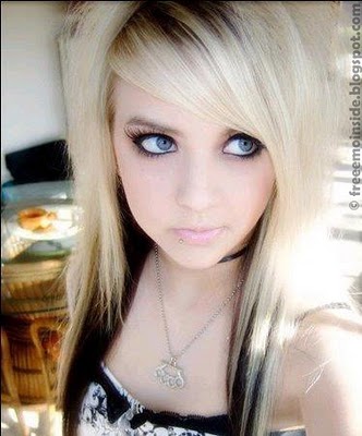 Eizaz Emo: Blonde Emo Girl