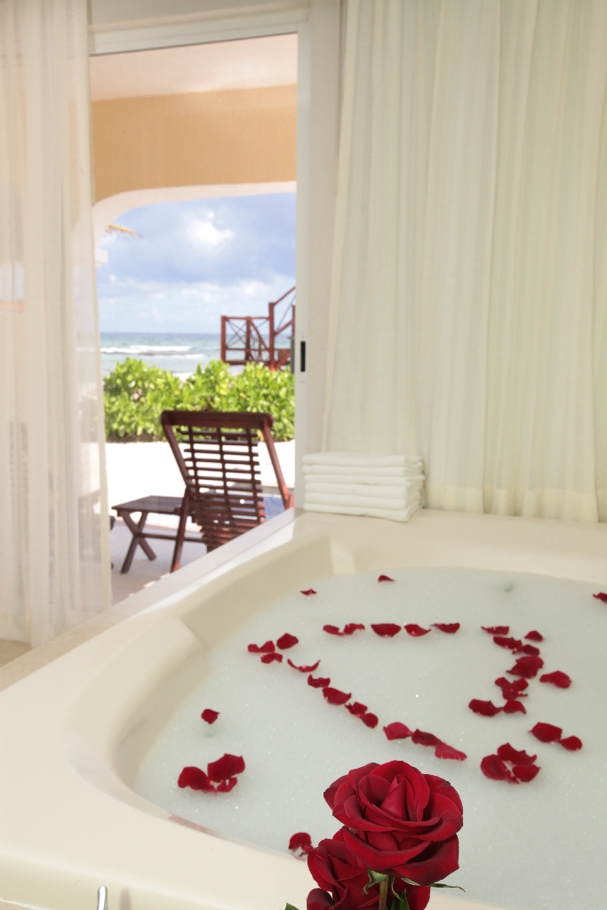 Nude-hideaways: Hidden Beach Mexico's Premier Nudist Resort